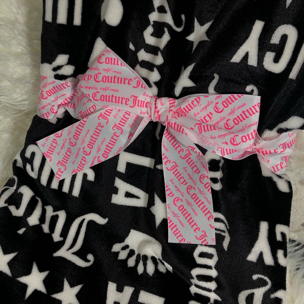 ‼️PRICE DROP‼️ ✨HOST PICK✨NWT Juicy Couture throw. - Picture 7 of 7